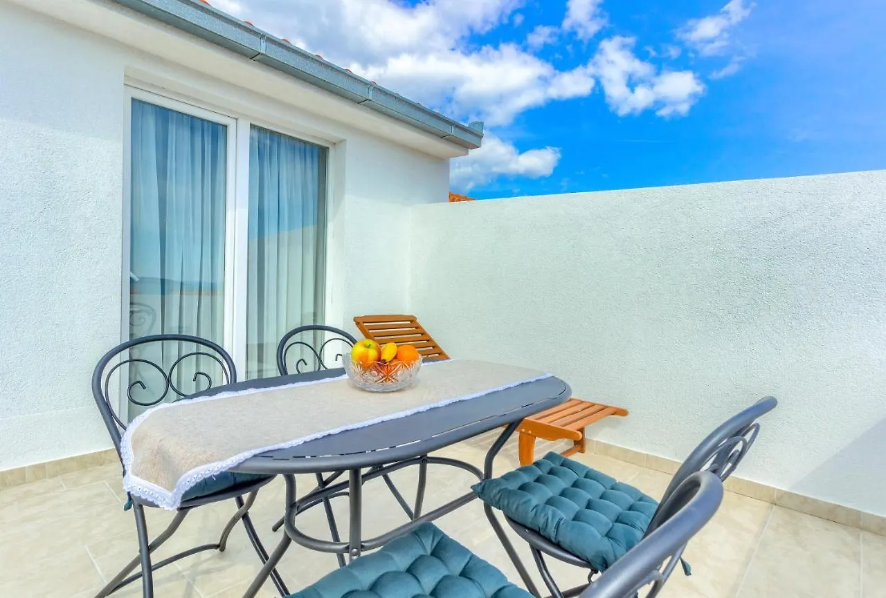 3Rd Floor Apartman Kastela